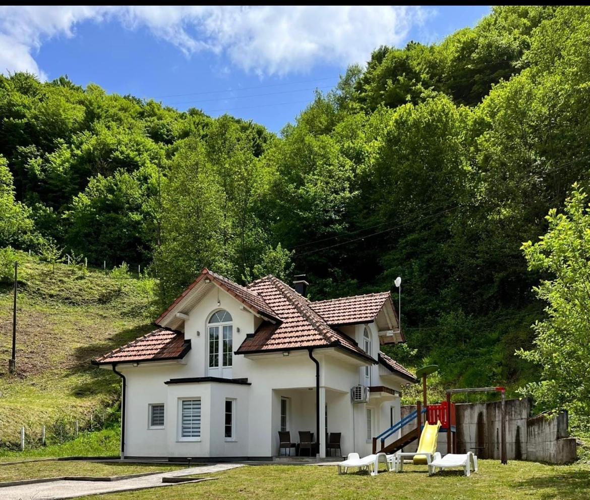 Cobras Plivsko Jezero, Jajce Villa Bagian luar foto